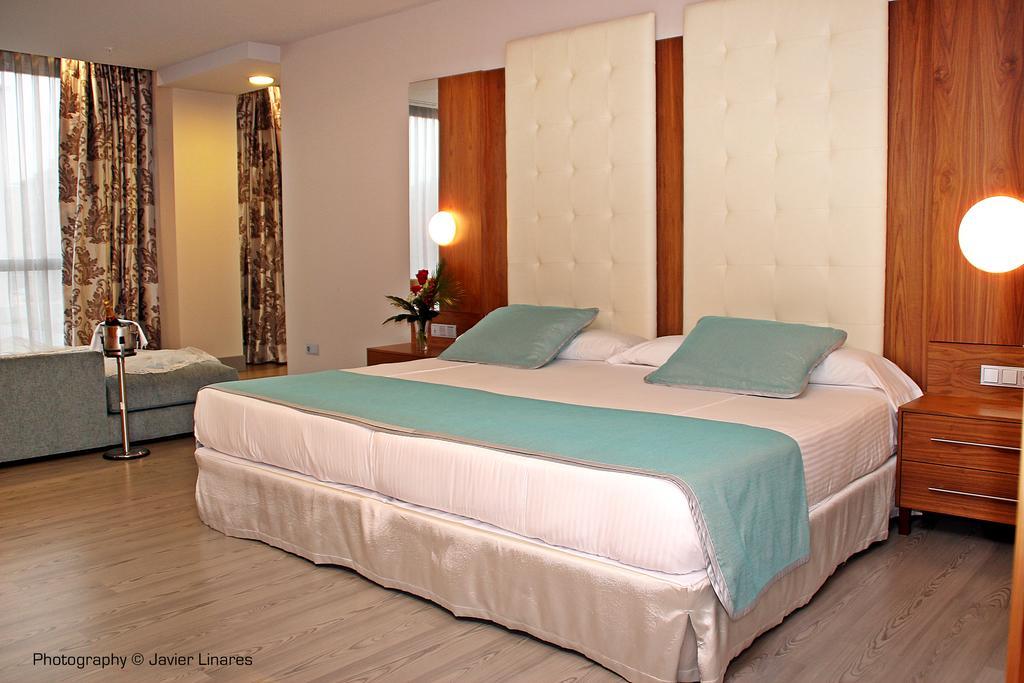 Hotel Ciudad De Ponferrada, Ascend Hotel Collection Room photo