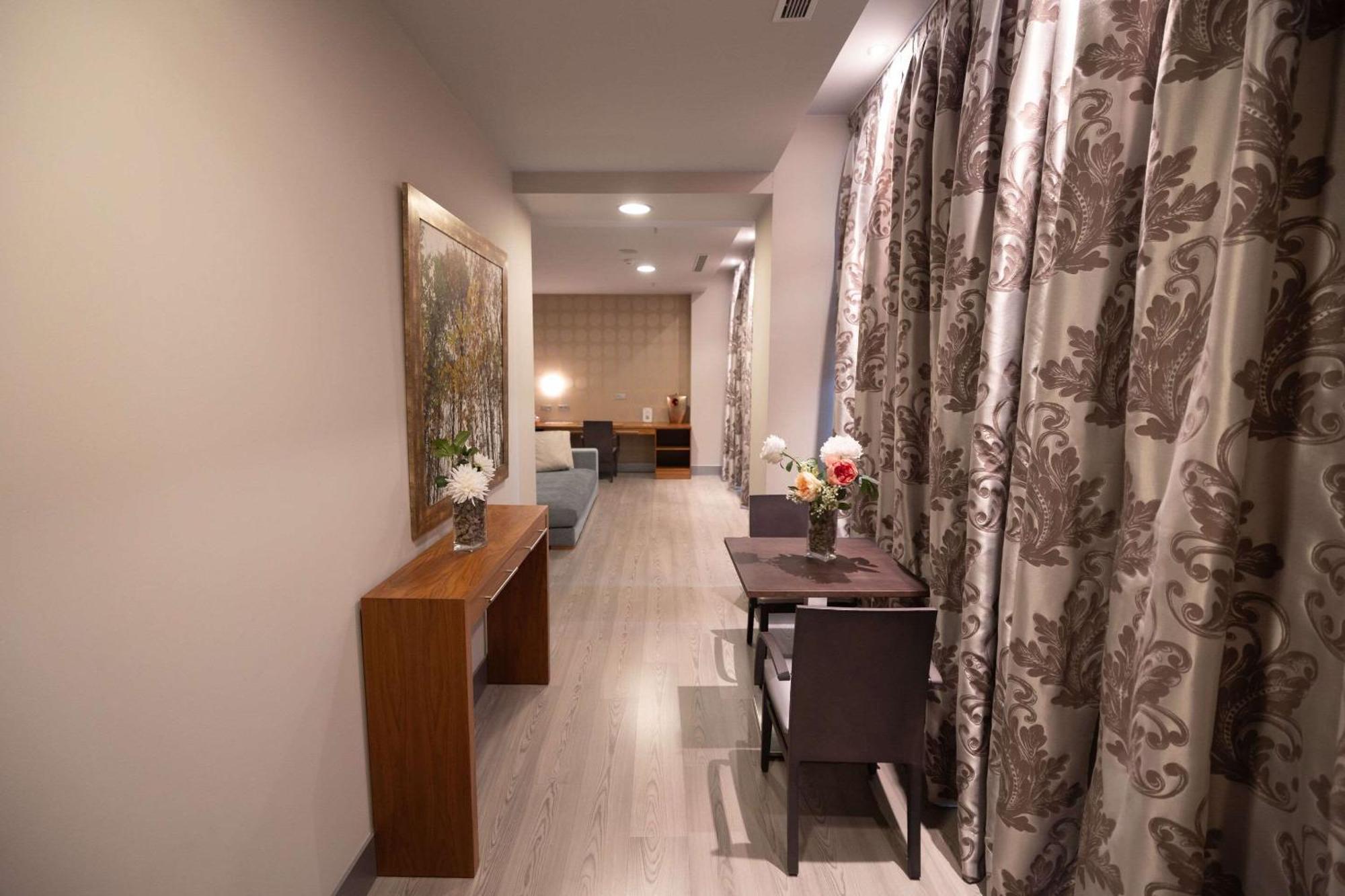Hotel Ciudad De Ponferrada, Ascend Hotel Collection Exterior photo