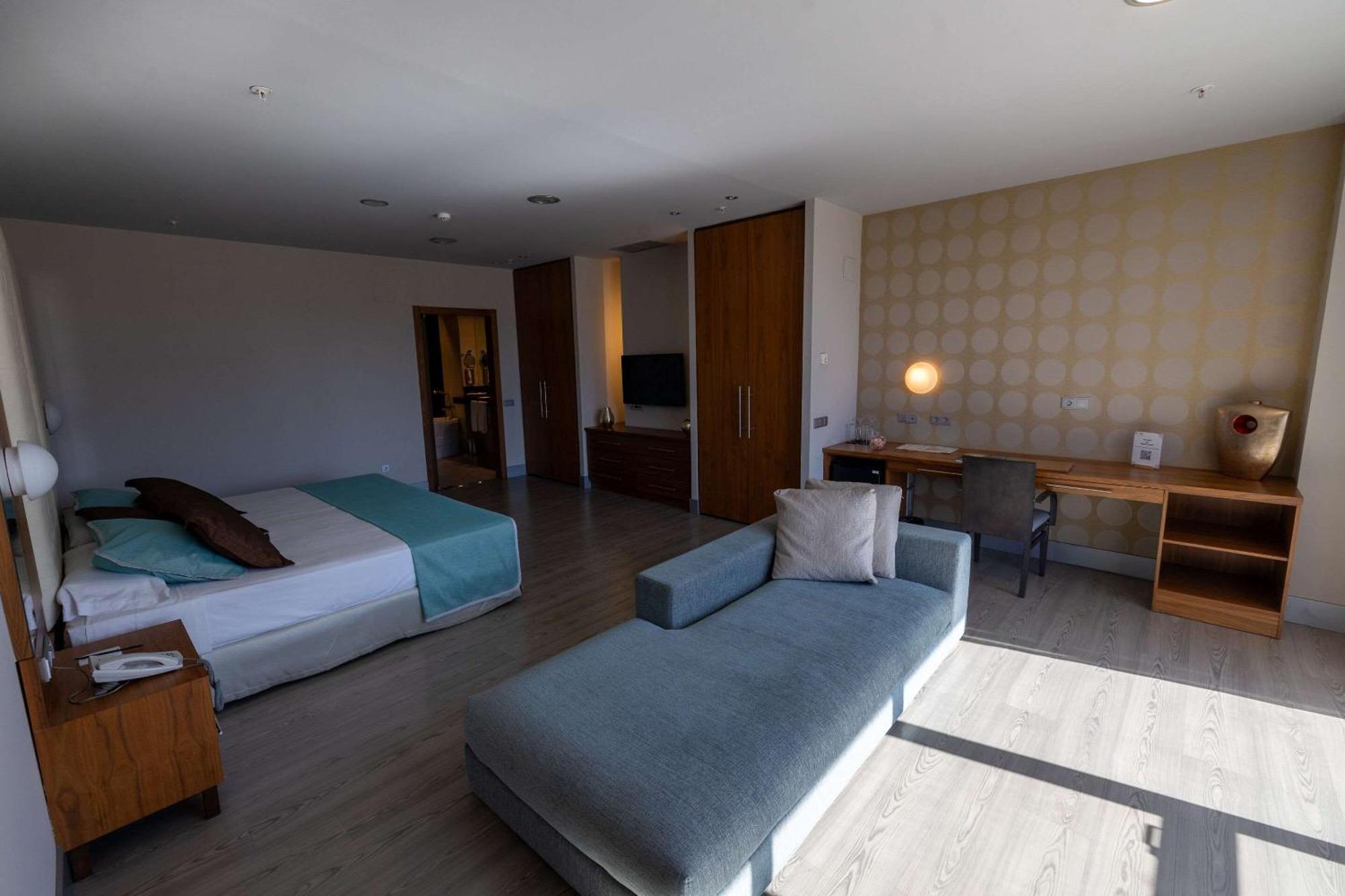 Hotel Ciudad De Ponferrada, Ascend Hotel Collection Exterior photo